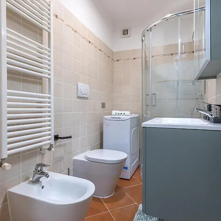 Guesthost - Charming Int - 4 Ferrara