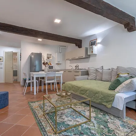 Appartamento Guesthost - Charming Int - 4 *