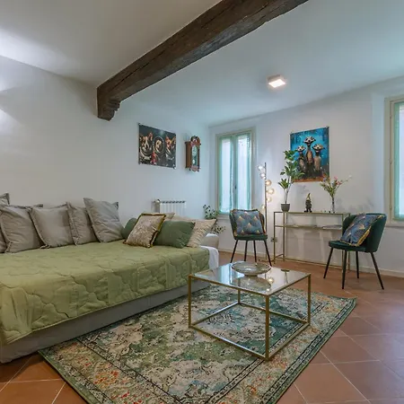 Appartamento Guesthost - Charming Int - 4 *