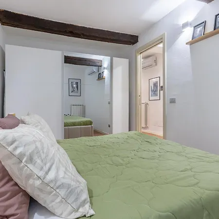 Guesthost - Charming Int - 4 Apartament Ferrara