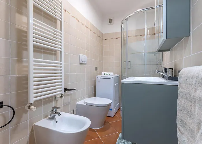 Guesthost - Charming Int - 4 Ferrara