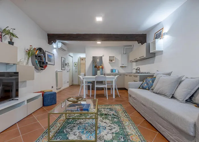 Guesthost - Charming Int - 4 *