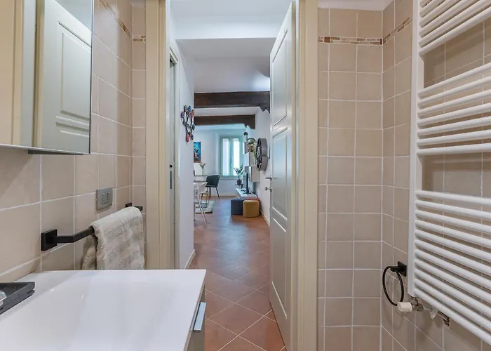 Guesthost - Charming Int - 4 * Ferrara