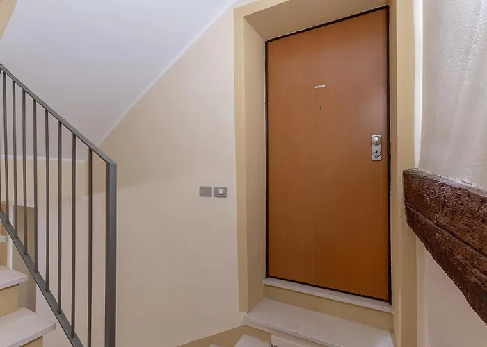 Appartamento Guesthost - Charming Int - 4 *